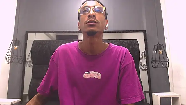 Snapshot of Jose_Smoke chatting on October 27, 2025, 4:02 am Jose Smoke online show from October 27, 2025, 4:02 am