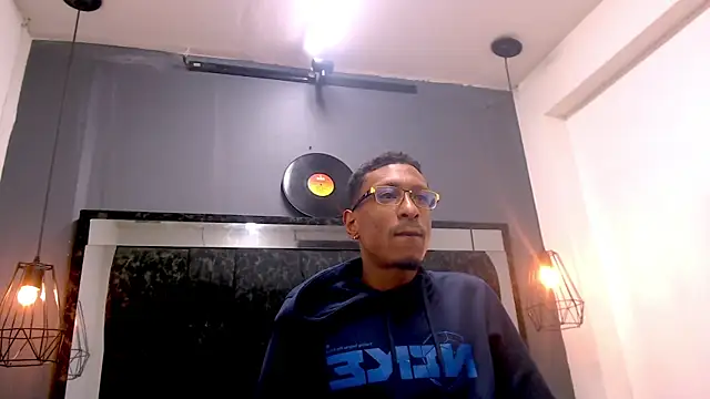 Snapshot of Jose_Smoke chatting on November 24, 2025, 2:11 am Jose Smoke online show from November 24, 2025, 2:11 am