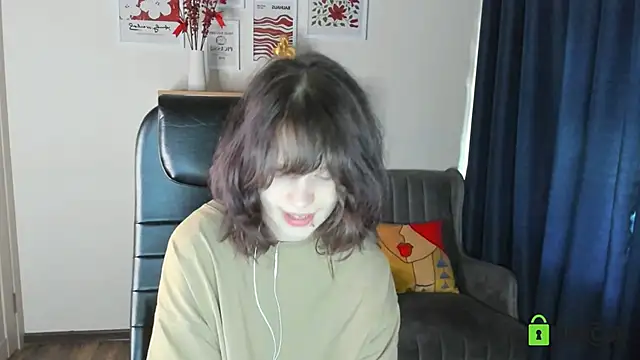 Snapshot of Alina_Mills chatting on June 19, 2026, 10:54 am Alina Mills online show from June 19, 2026, 10:54 am