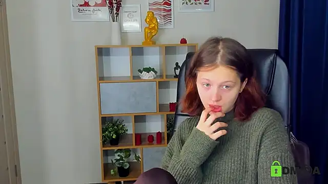 Snapshot of Alina_Mills chatting on November 17, 2025, 9:13 am Alina Mills online show from November 17, 2025, 9:13 am