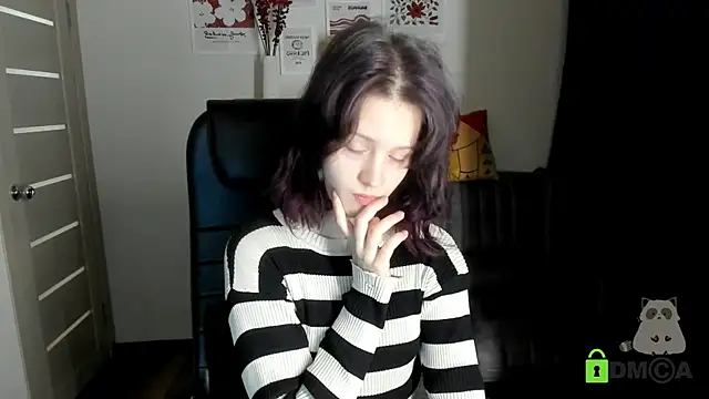 Snapshot of Alina_Mills chatting on December 14, 2025, 8:20 am Alina Mills online show from December 14, 2025, 8:20 am