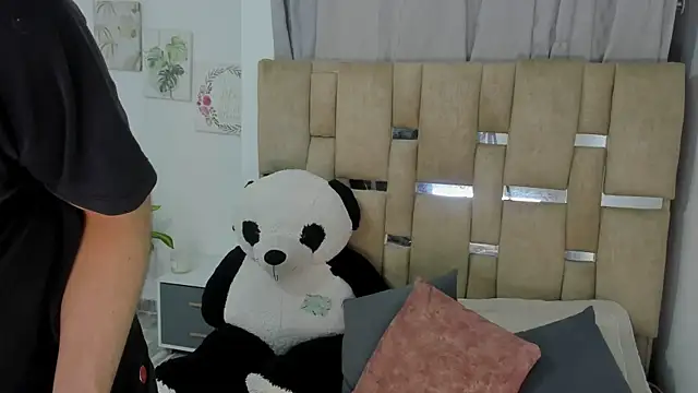 Snapshot of Black_Rose2 chatting on April 22, 2026, 12:01 pm Black Rose2 online show from April 22, 2026, 12:01 pm