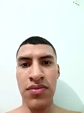 Snapshot of Rogersmit2 chatting on November 18, 2025, 3:32 am Rogersmit2 online show from November 18, 2025, 3:32 am