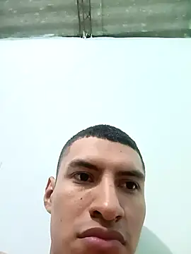 Snapshot of Rogersmit2 chatting on October 3, 2025, 4:47 am Rogersmit2 online show from October 3, 2025, 4:47 am