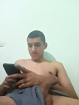 Snapshot of Rogersmit2 chatting on February 27, 2025, 3:08 am Rogersmit2 online show from February 27, 2025, 3:08 am