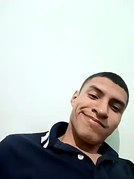 Snapshot of Rogersmit2 chatting on October 4, 2025, 12:45 am Rogersmit2 online show from October 4, 2025, 12:45 am