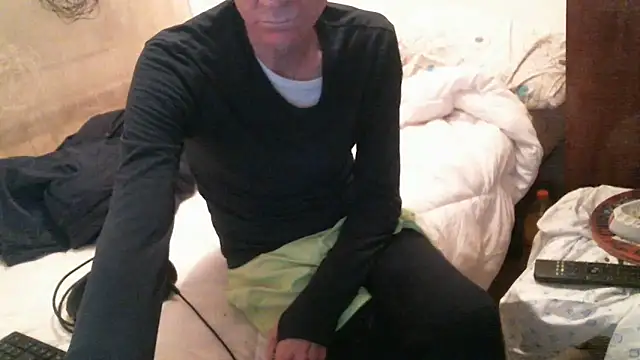 Snapshot of bravo23toro chatting on March 15, 2025, 10:22 pm bravo23toro online show from March 15, 2025, 10:22 pm