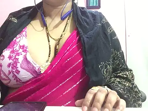 Snapshot of Desi_bhabhiii chatting on January 9, 2025, 9:16 am Desi bhabhiii online show from January 9, 2025, 9:16 am