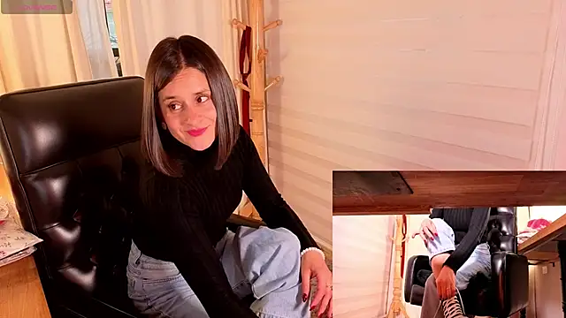 Snapshot of Alice_milf_ chatting on November 10, 2025, 11:04 am Alice milf online show from November 10, 2025, 11:04 am