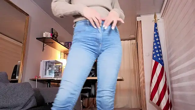 Snapshot of Alice_milf_ chatting on October 10, 2025, 9:10 am Alice milf online show from October 10, 2025, 9:10 am