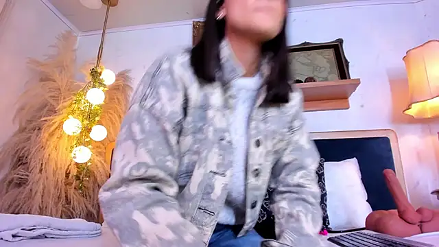 Snapshot of Alice_milf_ chatting on March 15, 2025, 11:29 am Alice milf online show from March 15, 2025, 11:29 am