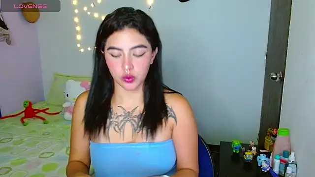 Snapshot of _luna_torres chatting on February 28, 2025, 11:23 pm  luna torres online show from February 28, 2025, 11:23 pm