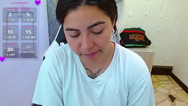 Snapshot of _luna_torres chatting on December 3, 2025, 1:21 pm luna torres online show from December 3, 2025, 1:21 pm