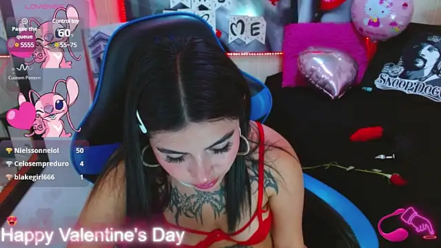 Snapshot of _luna_torres chatting on February 14, 2025, 4:52 pm  luna torres online show from February 14, 2025, 4:52 pm