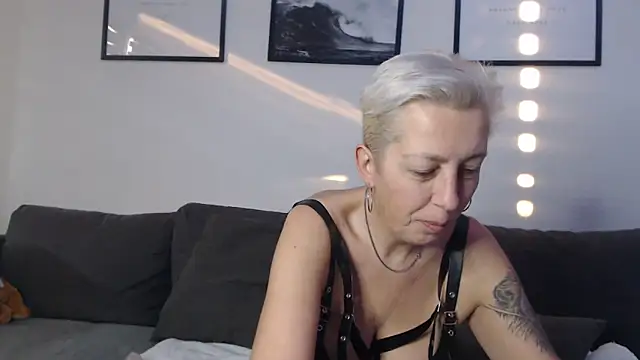 Snapshot of nimmersattesLuder chatting on December 29, 2024, 7:39 am nimmersattesLuder online show from December 29, 2024, 7:39 am