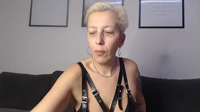 Snapshot of nimmersattesLuder chatting on January 18, 2025, 6:34 am nimmersattesLuder online show from January 18, 2025, 6:34 am