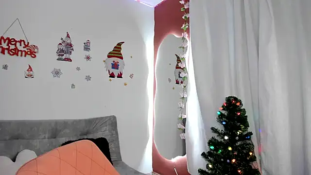 Snapshot of melody_cute10 chatting on December 15, 2025, 2:12 pm melody cute10 online show from December 15, 2025, 2:12 pm