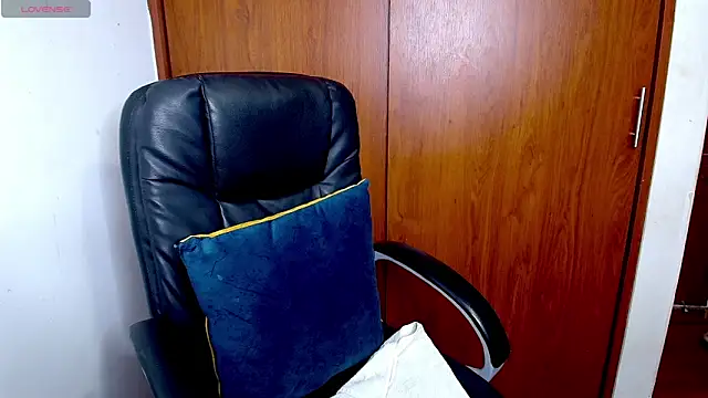 Melikasweetz online show from April 16, 2026, 5:14 pm