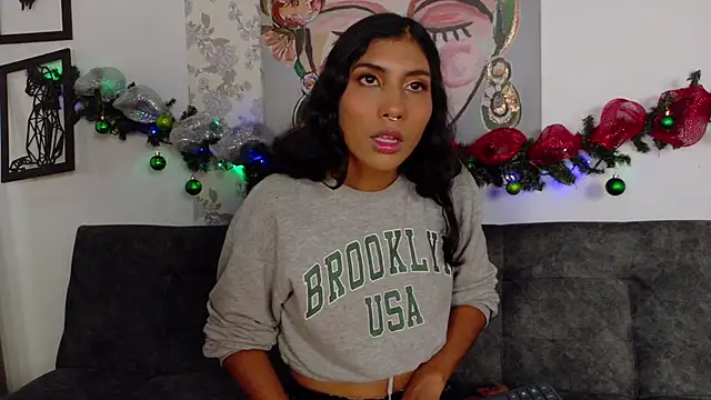 Snapshot of taty_miller chatting on December 1, 2025, 8:32 pm taty miller online show from December 1, 2025, 8:32 pm