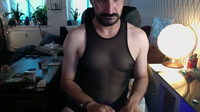 Snapshot of tomz0819 chatting on July 7, 2026, 5:43 am tomz0819 online show from July 7, 2026, 5:43 am