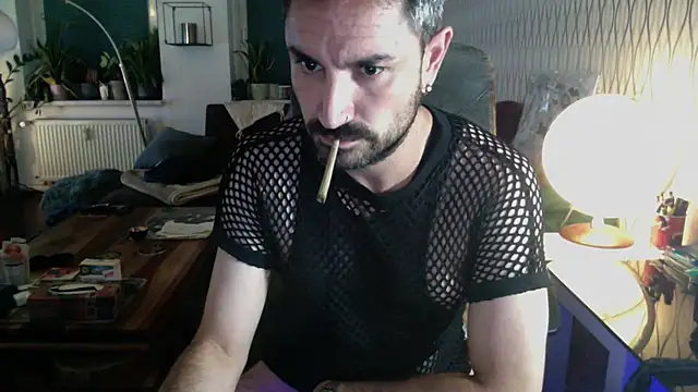 Snapshot of tomz0819 chatting on July 9, 2026, 1:06 am tomz0819 online show from July 9, 2026, 1:06 am