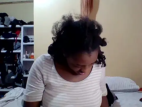 Zara Twilight online show from October 5, 2025, 8:32 pm