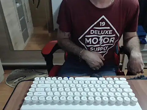 uncutguy01 online show from October 21, 2025, 4:23 am