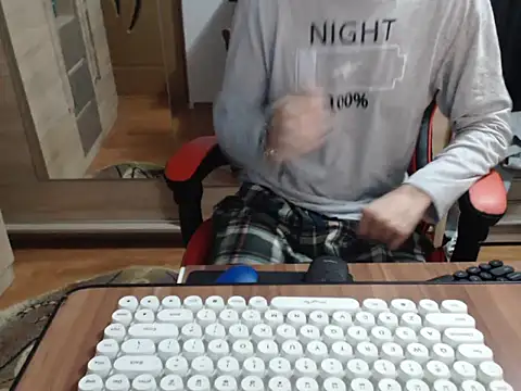 uncutguy01 online show from October 16, 2025, 4:32 am