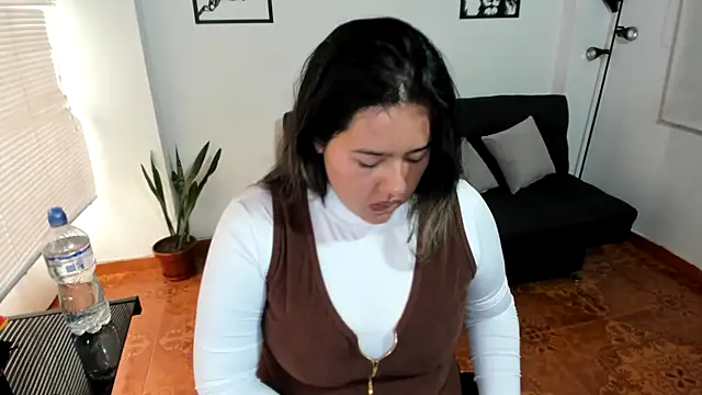 LinaBrowm online show from April 10, 2026, 7:10 pm