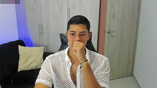 Snapshot of Iamdylan777 chatting on March 5, 2025, 4:35 pm Iamdylan777 online show from March 5, 2025, 4:35 pm