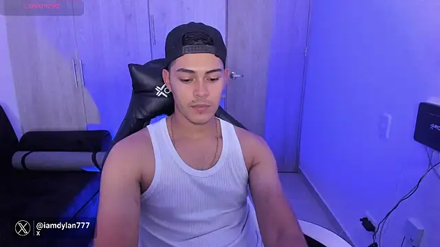 Snapshot of Iamdylan777 chatting on February 17, 2025, 10:38 pm Iamdylan777 online show from February 17, 2025, 10:38 pm