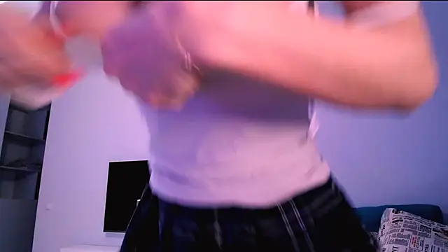 oxxxy    online show from March 6, 2026, 4:18 am