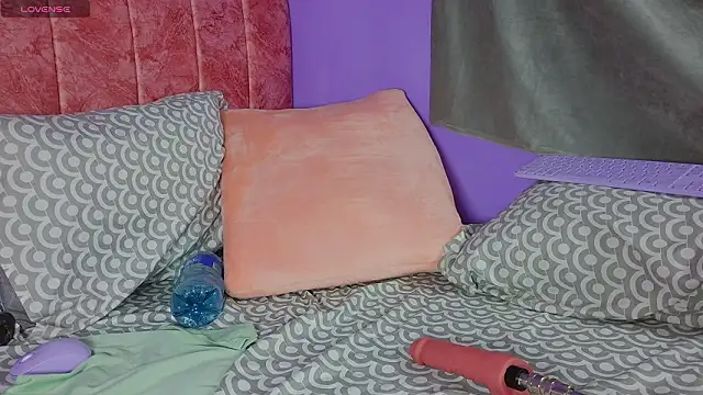 scarlleth  online show from February 17, 2026, 1:41 pm