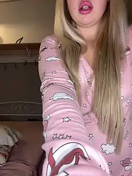 Snapshot of touchme_now chatting on February 6, 2025, 3:31 pm touchme now online show from February 6, 2025, 3:31 pm