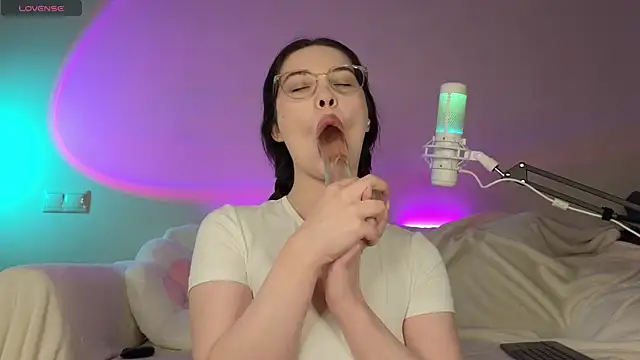 AokiAnna online show from October 11, 2025, 6:03 am