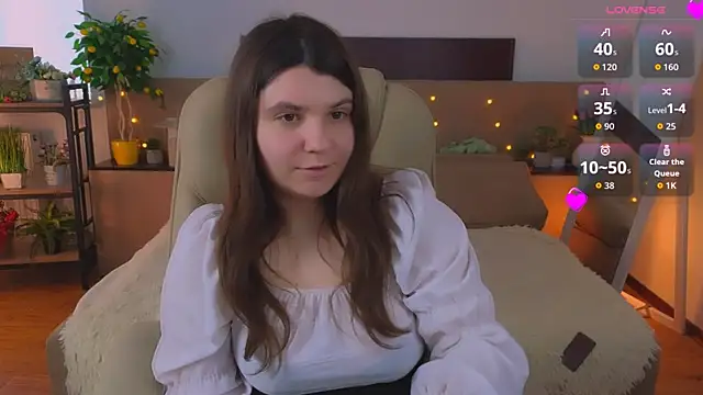 Snapshot of Viola__Shy chatting on May 18, 2026, 4:07 am Viola Shy online show from May 18, 2026, 4:07 am
