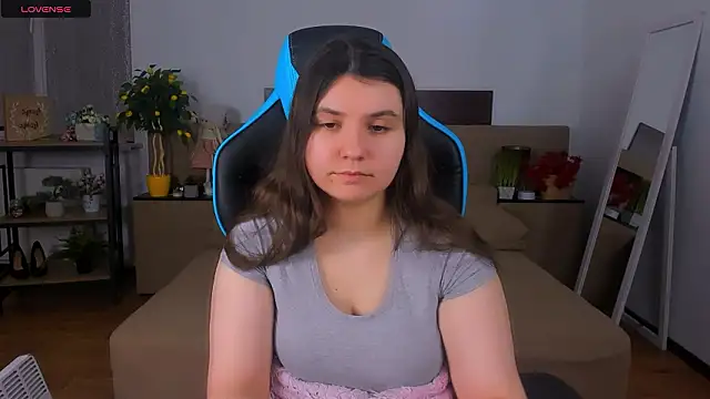 Viola  Shy online show from February 3, 2026, 3:37 am