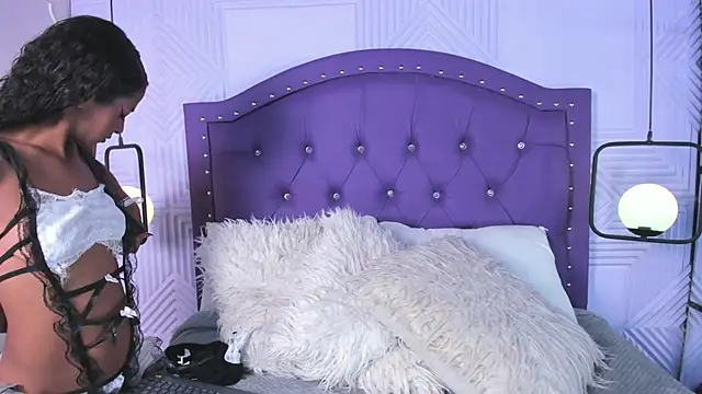 Snapshot of sarah_banks1 chatting on February 5, 2026, 3:02 am sarah banks1 online show from February 5, 2026, 3:02 am