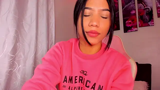 Snapshot of Alissarhys26 chatting on December 19, 2024, 1:07 am Alissarhys26 online show from December 19, 2024, 1:07 am