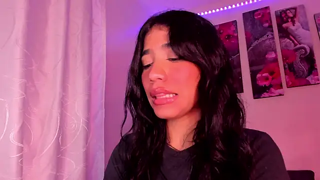 Snapshot of Alissarhys26 chatting on March 12, 2025, 1:14 am Alissarhys26 online show from March 12, 2025, 1:14 am