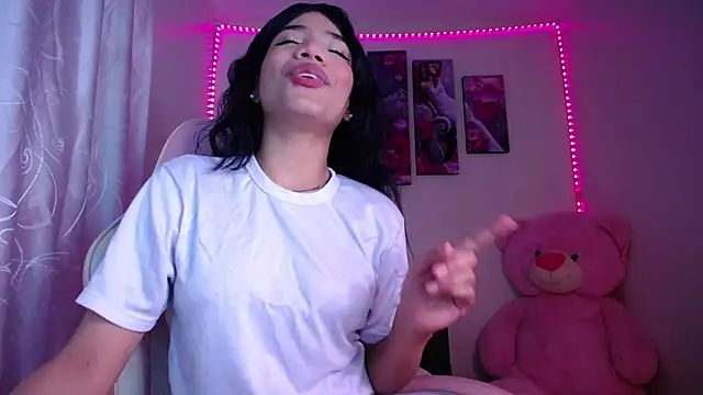 Snapshot of Alissarhys26 chatting on February 6, 2025, 10:21 pm Alissarhys26 online show from February 6, 2025, 10:21 pm