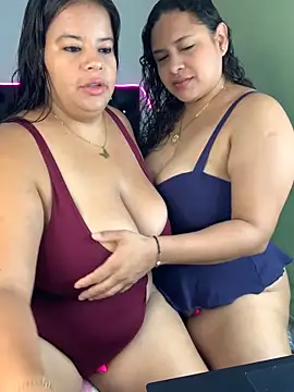 Snapshot of twocurvylatins chatting on May 15, 2026, 9:40 am twocurvylatins online show from May 15, 2026, 9:40 am
