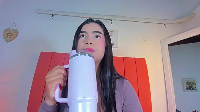 valen rose0 online show from December 2, 2025, 12:07 pm