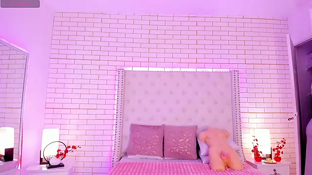 Coco Balenciaga  online show from April 6, 2026, 11:33 am