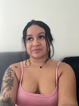 Pretty Isadora online show from February 19, 2026, 7:55 pm