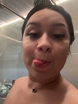 Pretty Isadora online show from January 15, 2026, 8:45 pm