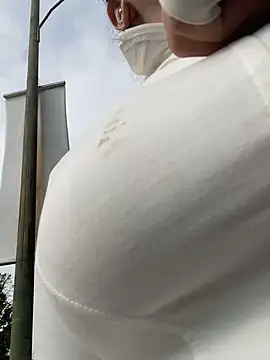 Pretty Isadora online show from February 5, 2026, 2:13 pm