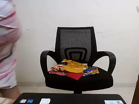 Snapshot of lololips chatting on November 15, 2025, 9:08 pm lololips online show from November 15, 2025, 9:08 pm