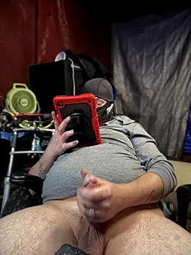 Snapshot of joeycbigcock chatting on November 12, 2025, 7:40 pm joeycbigcock online show from November 12, 2025, 7:40 pm