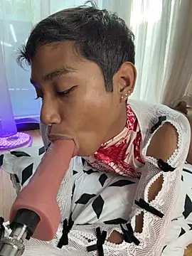 alejo cute online show from April 18, 2026, 4:42 pm